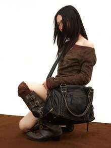 女士时尚街头朋克复古单肩包，大容量Y2K机车包，纯素皮革城市通勤包，可拆卸肩带斜挎包，适合日常使用和聚会，节日送礼佳品 - 黑色 - 查看 6