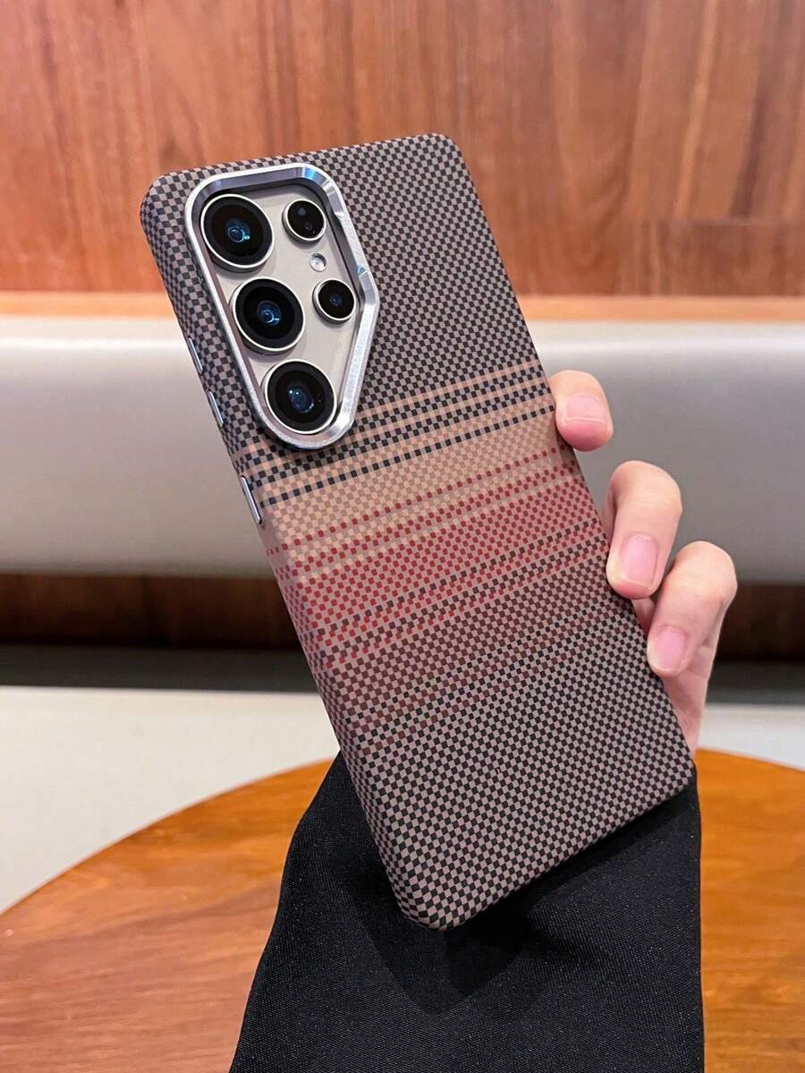 Ốp lưng điện thoại sạc không dây tối giản bằng hợp kim sợi carbon, họa tiết sọc gradient, 1 chiếc, chất liệu kim loại sợi carbon, có nam châm, tương thích với Apple dòng 13/14/15/16/17 và Galaxy S25 Ultra/S24 Ultra/S23 Ultra, chống sốc, đơn giản và thời trang. Viền ống kính mạ điện màu bạc, logo Apple màu vàng hồng. Quà tặng sinh nhật mùa xuân. - Nhiều màu - Xem 1