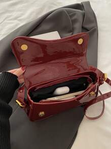 轻便商务休闲翻盖方包，适合少女、女性、大学生、年轻职业人士和上班族，完美适用于办公室、大学、工作、商务、通勤、户外活动、旅行、野餐等场合。时尚酒红色手提包，优雅女士包，红色钱包。 - 酒紅色 - 查看 3