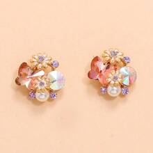 一对蝴蝶和花朵仿珍珠耳钉，适合日常佩戴