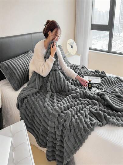 1 pezzo Coperta morbida e confortevole a righe, adatta per casa, divano, letto, tutte le stagioni, Natale, Ognissanti, regalo per la Festa della Mamma, decorazione camera da letto, campeggio, in pelliccia sintetica, in peluche di latte, coperta in flanella, coperta per il pisolino, coperta per il pisolino in ufficio