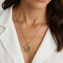 Bohemian Spiral Swirl Pendant Necklace, Vintage Oval Swirl Pendant Necklace, Gold Tone Shiny Embellishment, Suitable For Daily Wear And Party, Women's Summer Jewelry Gift, Exquisite Craftsmanship - 金色 - 查看 4