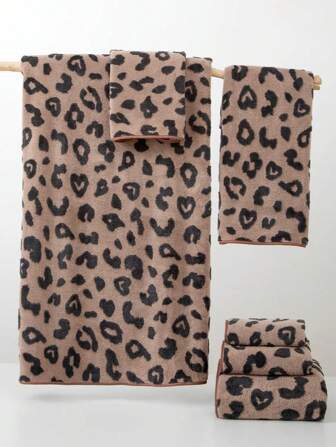 1pc Brown Towel, Lightweight, Jacquard Letter & Heart Pattern, Polyester Rectangular 70*140cm Or Kitchen/Face/Hand 34*75cm Or 34*34cm Washcloth, Suitable For Men, Women, Couples, Families, All Seasons, Quick-Drying, Absorbent, Soft, Applicable For Bathroom, Hotel, Gym, Holiday Gifts, Party, Beach, Outdoor, Travel Shower Towels For Beauty Salon, Hotel Sports,Home Essentials, Towel, Skin Care Bath Towel Sheet