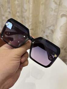 1副女士休闲复古大方渐变灰色时尚眼镜，适合日常、夏季、海滩、街拍等场合佩戴，方形時尚眼鏡 - 綠色 - 查看 10