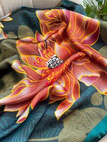 1条女士优雅印花90厘米方巾，适合休闲时尚的户外佩戴，可用作头巾、发带、披肩，是搭配连衣裙的完美配饰。