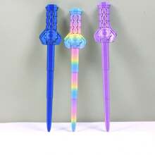 1 قطعة سيف قابل للتمدد بتصميم برج الطابعة ثلاثية الأبعاد، لعبة سيف ملون قابل للتمدد كأداة لتخفيف التوتر (نظرًا لخصائص المواد، جسم السيف هش نسبيًا، لا تستخدمه بعنف ولا تحاول ثنيه)