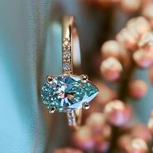 1 件奢华闪亮女士订婚戒指，14k 镀金水滴形方晶锆石镶嵌，订婚/结婚戒指，适合婚礼和派对佩戴，完美的情人节礼物 - 金色 - 查看 2