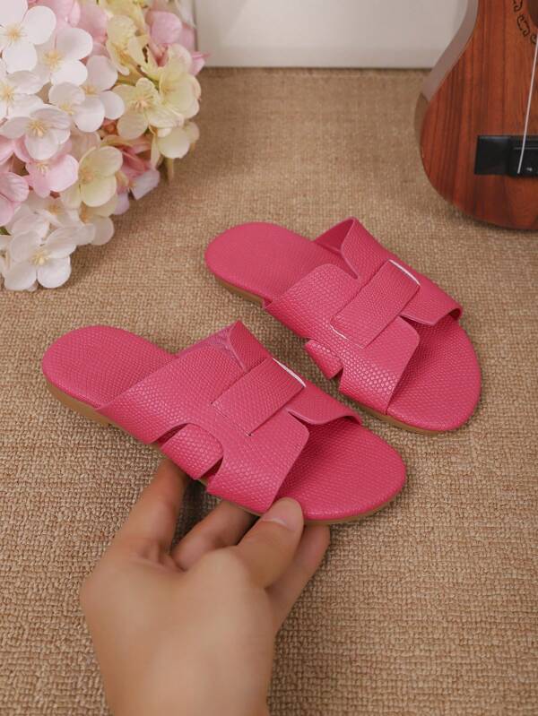 A Pair Of Large-Sized Pink Baby Girl Flat Sandals With Solid Color, Comfortable PU Straps, Round Head And Fish-Mouth, Anti-Slip, Fashionable, Elegant And Cute Home Slippers Are Suitable For Boys And Girls Aged 3 To 15 To Wear For Daily Leisure, Gatherings, Vacations And Outside In Spring And Summer
