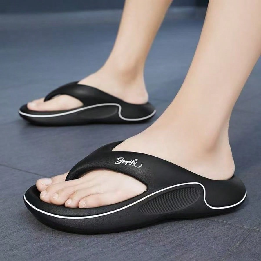 Nuevas sandalias de verano para hombres, sandalias cómodas con suela gruesa antideslizante y resistente, chanclas de playa para hombres de EVA