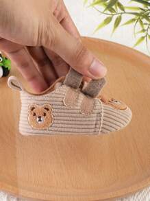 1双男女通用新生儿卡通熊图案魔术贴休闲运动鞋，适合0-3个月婴儿、幼儿、0-1岁男孩女孩穿着，春、秋、冬季穿着舒适。