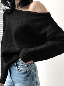 Suéter holgado asimétrico de hombros descubiertos de mohair para mujer, estilo relajado en color negro - Negro - Ver 3
