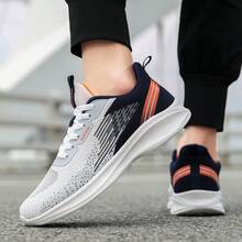 1 par de zapatos para correr ligeros y transpirables para hombres, zapatos cómodos y versátiles para viajes, deportes al aire libre, absorción de impactos, zapatillas para correr, adecuados para tallas pequeñas 38/39 y grandes 45, aptos para adolescentes y estudiantes, zapatos deportivos casuales para uso diario, primavera/verano