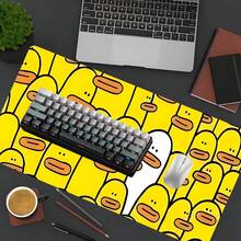 YUFZX 1 件卡通鸭子鼠标垫可爱黄色鼠标垫大号桌垫带缝合边缘防滑橡胶底座办公桌配件键盘垫适用于家庭办公室装饰桌垫 35.4x15.7 英寸可作为圣诞节、万圣节礼物送给女性朋友男性朋友