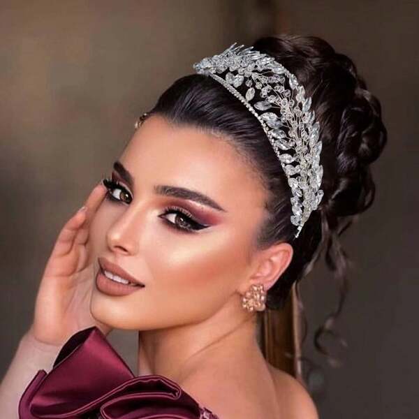 1 pieza Diadema de mujer con cristales plateados, accesorio de cabello nupcial hecho a mano con corona de triple strass, adecuado para boda, compromiso, baile de graduación y Halloween