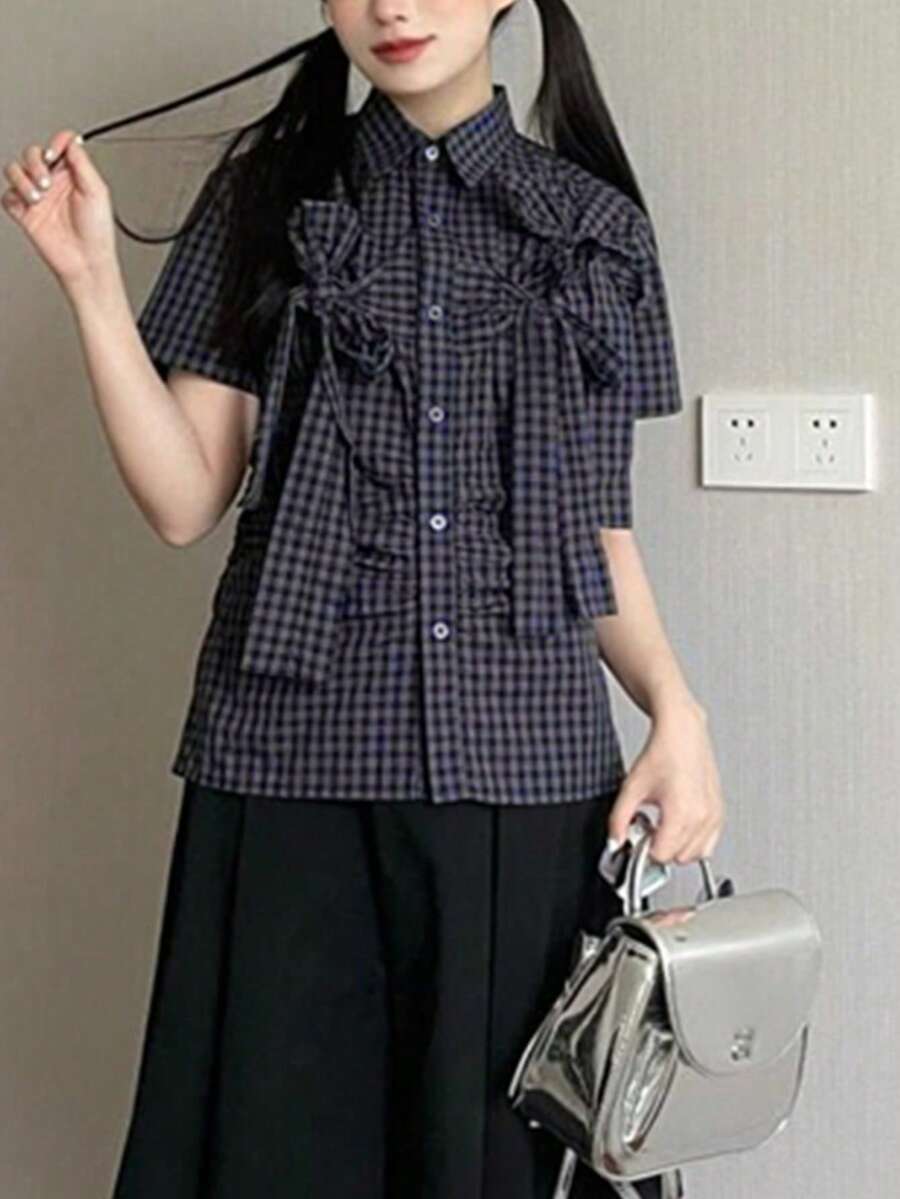 蝴蝶结格子短袖衬衫，复古学院风，合身百褶设计，2025 年夏季 - 深藍色 - 查看 1