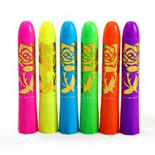 Ensemble de pinceaux pour le visage qui brillent dans le noir - 6 bâtons de maquillage à la lumière noire, stylo fluo, utilisés pour Halloween, Mariglass et masques, couleurs vives, éclat fluorescent, utilisés pour les fêtes et événements, maquillage d'Halloween | Bâtons lumineux vifs | Peintures faciales fluo, vêtements qui brillent dans le noir