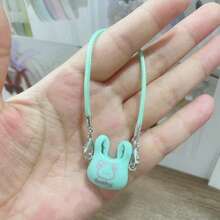 Pour Labubu Accessoire de poupée Figurine miniature Pendentif porte-clés en résine mignon de sac de courses. Accessoire de décoration pour poupée Labubu et diverses figurines. Modèle de chiot en résine mignon. Accessoires de vêtements de poupée miniature OB11. Pendentif miniature (accessoire seulement) pour les accessoires de vêtements de poupée Labubu, convient pour habiller des poupées de 17 cm, ensemble complet de vêtements et accessoires décontractés à la mode