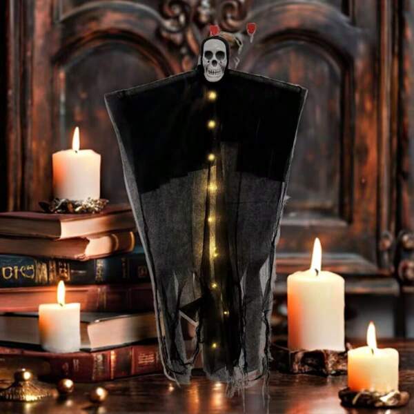 2 pièces Décorations d'Halloween Grim Reaper de taille réelle de Haunted Hill Farm. Squelette fantôme suspendu à l'extérieur tenant une tête noire lumineuse. Décoration d'Halloween effrayante pour la maison hantée et le jardin