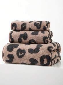 1pc Brown Towel, Lightweight, Jacquard Letter & Heart Pattern, Polyester Rectangular 70*140cm Or Kitchen/Face/Hand 34*75cm Or 34*34cm Washcloth, Suitable For Men, Women, Couples, Families, All Seasons, Quick-Drying, Absorbent, Soft, Applicable For Bathroom, Hotel, Gym, Holiday Gifts, Party, Beach, Outdoor, Travel Shower Towels For Beauty Salon, Hotel Sports,Home Essentials, Towel, Skin Care Bath Towel Sheet