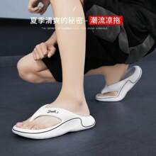 Chanclas de verano 2025 de nueva moda con agarre antideslizante para hombres talla grande, sandalias de piso blando tipo chancla para uso en exteriores