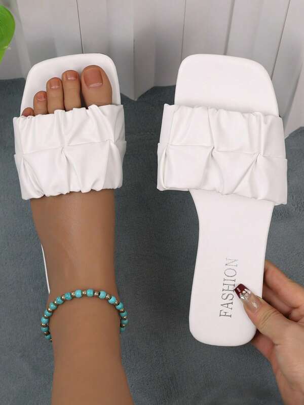 Pantufas femininas elegantes e versáteis, novas pantufas sociais da moda de verão, delicadas e elegantes, estilo princesa francesa, com flores plissadas e design de cor sólida, bico quadrado moderno, solado metálico macio e confortável, estampa "FASHIO" de alta qualidade, sola leve e resistente ao desgaste, pantufas sociais versáteis, francesas, elegantes e plissadas, sem cadarço, da moda