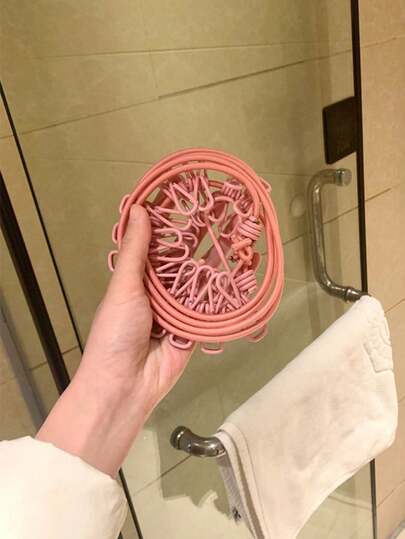 1개 휴대용 여행용 빨랫줄 - 호텔, 야외 캠핑 & 발코니용 드릴이 필요 없는 걸이 로프, 가정 및 아파트용 초경량 컴팩트 빨래 건조대, 빠른 건조 야외 건조 솔루션, 셔츠, 상의, 수영복 및 린넨을 건조하는 강력하면서도 부드러운 라인, 공간 절약, 쉬운 설치, 내구성 있는 코드, 내후성 클립, 일상적인 사용을 위한 다용도 여행용 세탁 액세서리