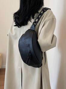 Em 2024, a nova bolsa de ombro diagonal clássica de grande capacidade para lazer, em tecido PU à prova d'água e de cor sólida, com design de bolso embutido, é adequada para viagens e esportes.