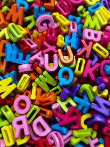 100 قطعة من حبات الأبجدية باللون الأكريليك الماكرون 15 مم لصناعة الإكسسوارات اليدوية كالمشابك والأساور والخواتم والمعلقات