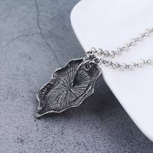 1 pieza Colgante collar de Dante de Devil May Cry 5 con gemas rojas y azules, collar de cuerda larga, regalos vintage para hombres - Multicolor - Ver 9