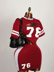 女士夏季穿搭：数字印花T恤、镂空不规则露脐上衣、街头风狂野夜店T恤+迷你裙套装 - 紅色 - 查看 3