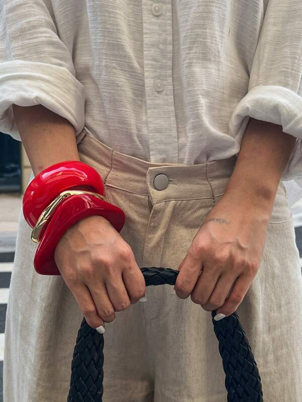 1pc Curved Dome Resin Cuff Bracelet, Luxurious & Chic Street Snap, Casual Everyday Wear, Gift For Women Couples Holiday, Square Metal Bracelet (Actual Product Quality And Color May Vary)