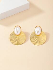 1 Pair Geometric Texture Inlaid Pearl Teardrop Shape Vintage Elegant Stud Earrings For Women - Yellow Gold - View 2