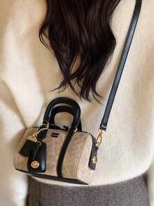 Diese modische neue Staunton-Tasche für Frauen ist aus PU-Material gefertigt, mit abnehmbarem Schultergurt, Metalldekorationen und einem Etikettenakzent. Es ist eine elegante Damenhandtasche und Schulter-/Umhängetasche mit einem hochwertigen Gefühl, geeignet für den Arbeitsweg, Veranstaltungen und Einkaufsanlässe. - Khaki - Übersicht 3