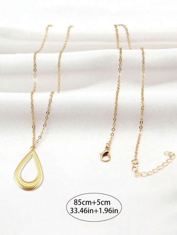 Un collier pendentif en acier inoxydable élégant et créatif avec une goutte d'eau ajourée pour femmes