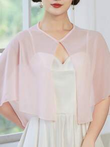 Elegancki i prosty szal w jednolitym kolorze, zapinany na 1 guzik, odpowiedni na weekendowe wyjścia i na co dzień