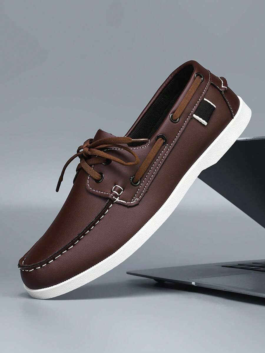 A Pair Of Men's Summer Outdoor Casual Loafers With Simple Color Schemes, Featuring A Fashionable Style That's Easy To Match.