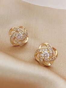 2只时尚镂空交叉耳环，简约3D设计，奢华优雅，适合节日（新年、情人节、假期等）佩戴。