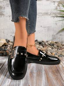 Mocasines planos con decoración de cadena estilo británico para mujer, nueva llegada otoño 2025. Elegantes, cómodos y casuales, adecuados para faldas y uso en el campus.