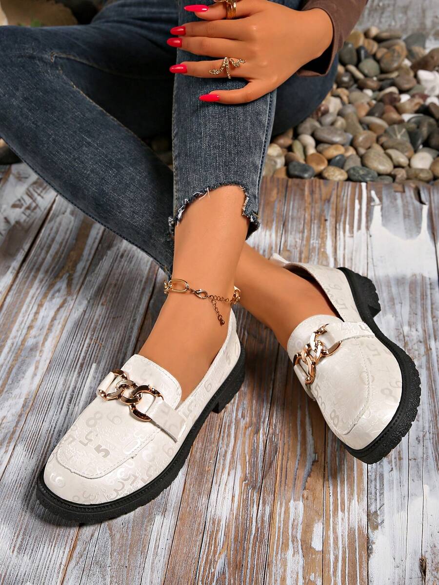 Zapatos tipo mocasín casuales para mujer con decoración de cadena, estilo británico slip-on, zapatos planos, nuevos lanzamientos de otoño 2025, estilo universitario, moda elegante y cómoda, zapatos tipo mocasín de ocio, adecuados para faldas y uso en el campus