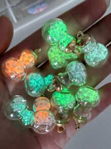 10 pièces (couleurs aléatoires) Charms en résine luisante en forme de coquillages de mer, cœur, calebasse, boule de verre pour le DIY, l'artisanat, la fabrication de bijoux, les sangles de téléphone portable, la décoration de sac, les ornements de mini-paysage