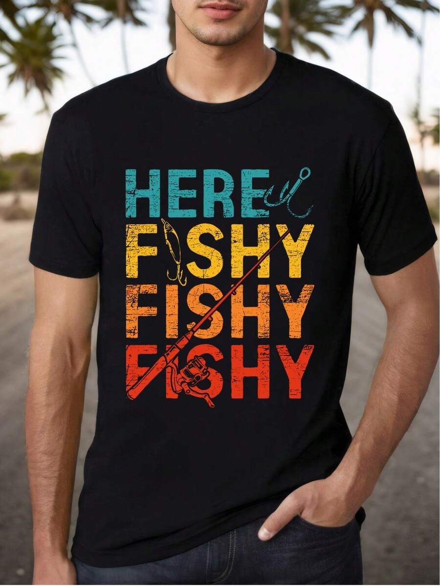 Camiseta de algodón gráfica "Here Fishy Fishy" - Unisex, tejido de punto suave y transpirable, camiseta de cuello redondo de manga corta para hombres y mujeres, ajuste casual, 180g/m² - Perfecta para la playa, fiestas, actividades al aire entusiastas de la pesca, camiseta de pesca - Negro - Ver 1