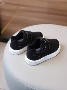 A Pair Of Solid-Color PU Fashionable Children's Sports Shoes, Lightweight And Soft White Sneakers. They Feature Convenient Double Hook And Loop Closures And Are Decorated With Shiny Sequins. These Slip-On Shoes Are Suitable For Both Boys And Girls To Wear All Year Round.