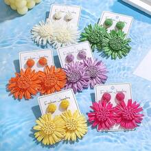 1 对夏季拉菲草编织雏菊耳环，欧洲海滩度假波西米亚风格，配有不锈钢耳环钩，适合波西米亚女性