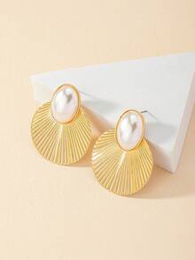 1 Pair Geometric Texture Inlaid Pearl Teardrop Shape Vintage Elegant Stud Earrings For Women - Yellow Gold - View 4
