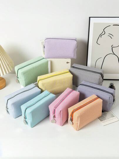 1 件畅销泡泡纱化妆包、大容量手拿洗漱包、刺绣条纹旅行化妆品收纳包和铅笔盒，风格简约时尚，条纹图案。适用于学校用品，返校