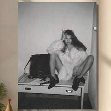 Framed  Vintage Kate Poster Mosse Canvas Poster | Classic Black & White  Wall Art | | Ideal For Bedroom, Living Room, Classroom, Dorm Decor | Chic Interior Space Theme Print, Perfect For Room Decor Birthday Party Decor, Mother's Day New Year Easter Gift,  Home Living Room Office Wall Decor, Perfect Gift And Wall Decoration - 框架 - 查看 1