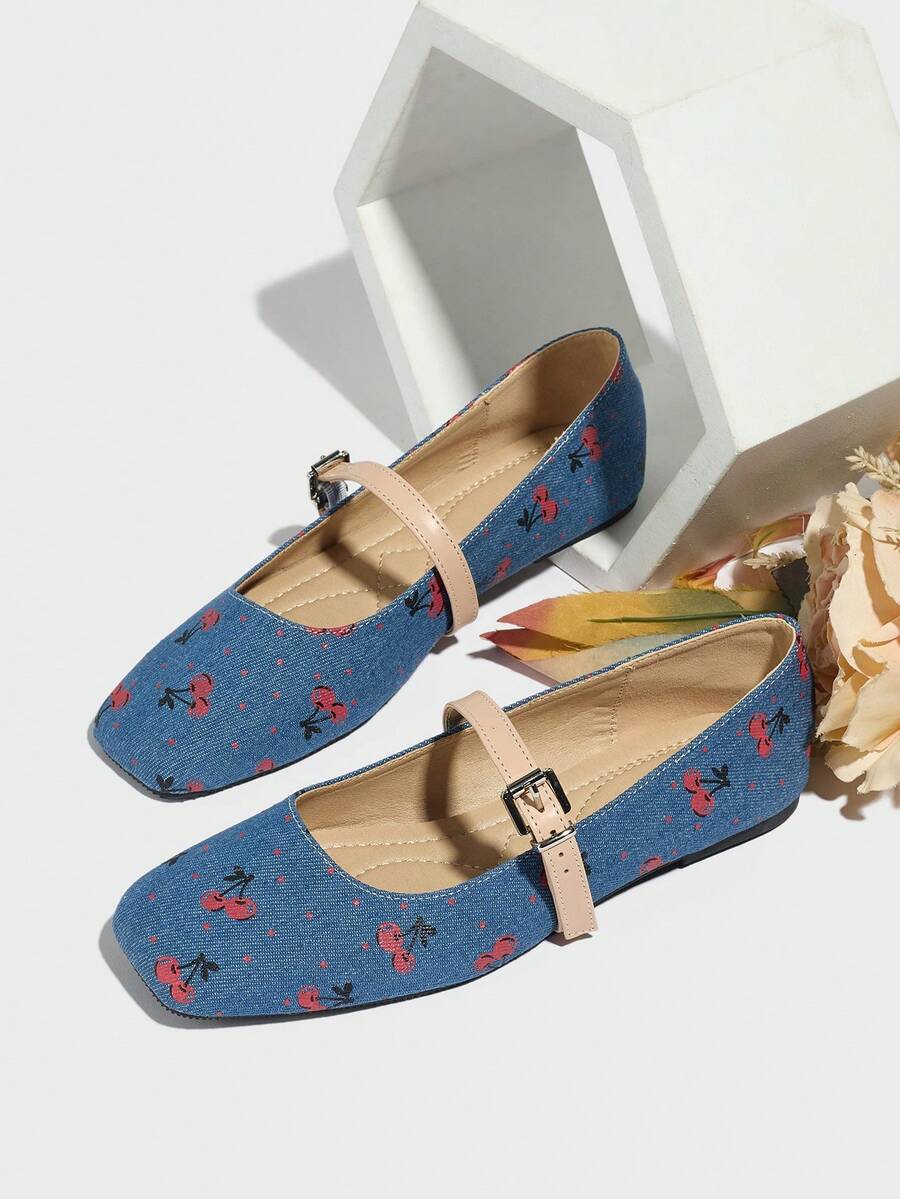 Sepatu Balet Mary Jane Prancis Terbaru Musim Gugur/Dingin 2025 dengan Tali Gesper Cherry, Ujung Persegi, Cocok untuk Kaki Lebar, Warna Biru - Denim - View 1