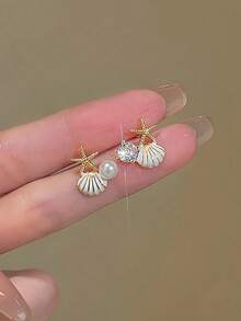 1pair Lovely & Sweet & Elegant Droplet Oil White Shell & Starfish & Rhinestone Decor Beach Theme Stud Earrings, Advanced Women's Gift Jewelry,1 Pair Left & Right Starfish And Shell Decor Stud Earrings For Beach Party, Crystal And Pearl Multielement Beach Theme Earrings, Elegant And Cute, Women's Jewelry Gift, Suitable For Women's Summer Beach Date - 白色 - 查看 5