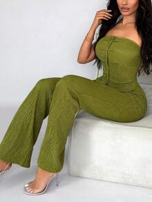 Conjunto de top elegante y pantalón largo, look minimalista de oficina, con top satinado y sexy para fiestas. Conjunto de mujer con pantalón verde ajustado con cremallera, sin mangas, acampanado. - Verde - Ver 1