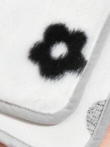 This Lightweight, Breathable, Washable And Cozy Pet Blanket Is Made Of Polyester Fiber, Suitable For Small Cats And Dogs To Use In Autumn And Winter Seasons.